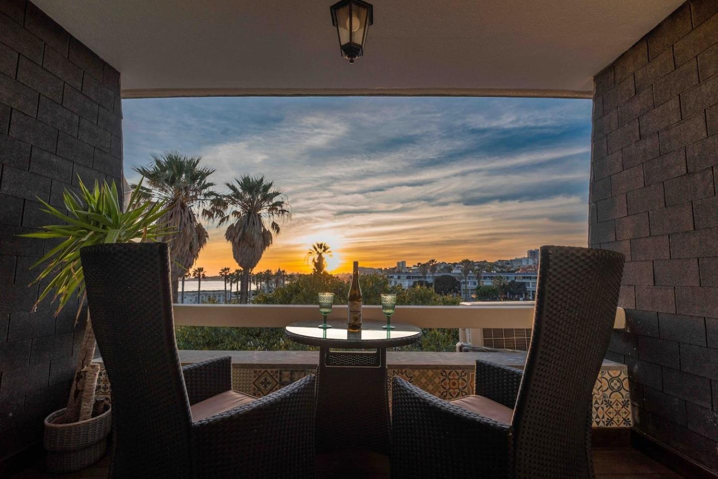 Sea View W Balcony 2 Mins Walk To Beach & Casino Estoril Luaran gambar
